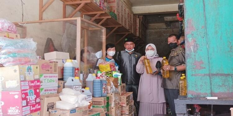 FOTO : IST/MATA KALTENG - Komisi II DPRD Kotim saat sidak ke pasar di Kota Sampit.