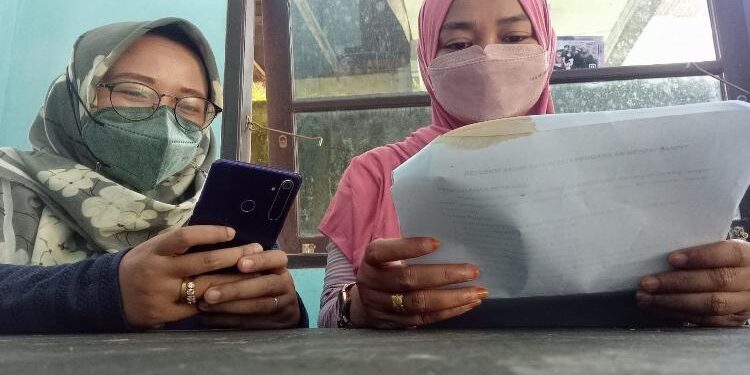 FOTO : DIAN/MATAKALTENG - Warga Kotim menggunakan masker saat beraktivitas