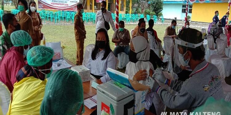 FOTO: AKH/MAKA - Kegiatan vaksinasi Covid-19 di Kabupaten Sukamara.