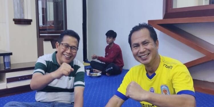 FOTO: IST/MATAKALTENG - Wakil Bupati Murung Raya Rejikinoor, S.Sos (kiri) saat diwawancarai wartawan, belum lama ini.