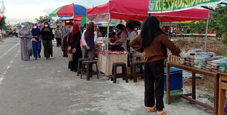 FOTO : AKH/MATAKALTENG - Kegiatan Pasar Rakyat Wisata Kuliner di Desa Pudu Kecamatan Sukamara, Kabupaten Sukamara.