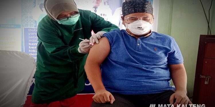 FOTO : DOK/MATAKALTENG - Vaksinasi nakes di Kotim