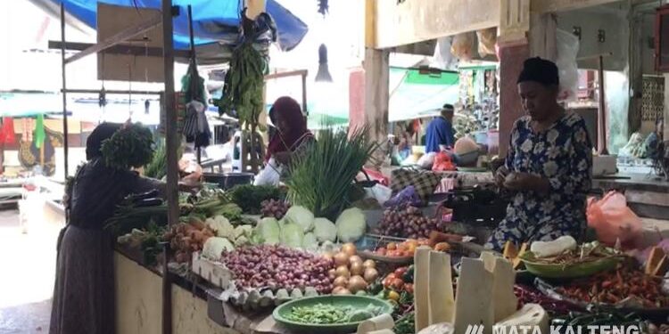 FOTO : DIAN TARESA/MATA KALTENG - Suasana salah satu pasar tradisional di Kota Sampit.