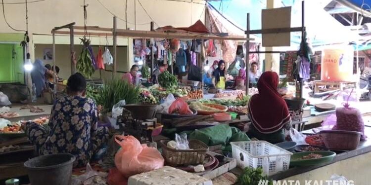 FOTO : DIAN TARESA/MATA KALTENG - Suasana di salah satu pasar di Kota Sampit.