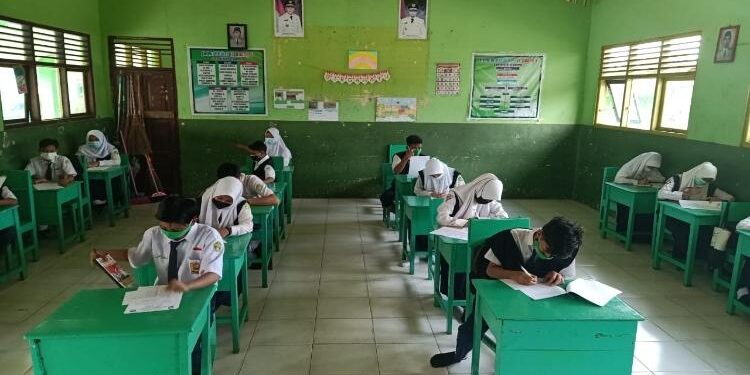 FOTO  : IST/MATA KALTENG - Suasana belajar mengajar di salah satu sekolah di Kotim.