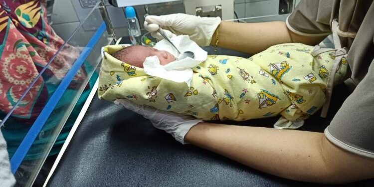 FOTO : DOK/MATAKALTENG - Bayi yang ditelantarkan  berada di RSUD dr. Murjani saat menjalani perawatan. 