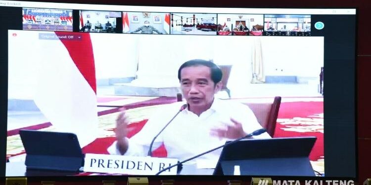 FOTO: IST/MATAKALTENG - Presiden Joko Widodo saat pelaksanaan pertemuan virtual, yang diikuti Gubernur Kalteng, H Sugianto Sabran.