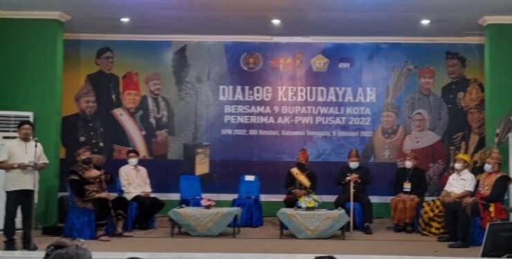 FOTO : BINTANG/MATAKALTENG - Dialog Kebudayaan yang bersama 9 penerima Anugerah Kebudayaan PWI 2022 di Kendari.