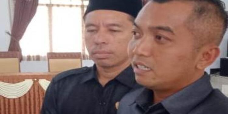 Ketua DPRD Seruyan, Zuli Eko Prasetyo (kanan).