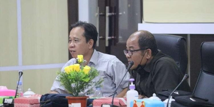 Anggota DPRD Seruyan, Bejo Riyanto (kiri).