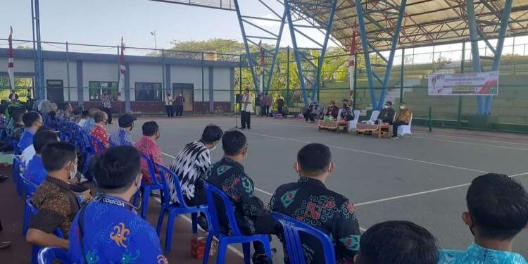 FOTO: PROKOM SERUYAN/MATA KALTENG: Suasana pelaksanaan Bimtek pengelolaan dana BOS yang dilaksanakan di Tenis Indoor Kuala Pembuang, Kamis 24 Maret 2022.