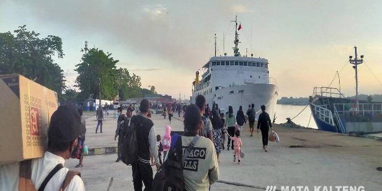 FOTO: AGUS/MATAKALTENG - Suasana di pelabuhan penumpang Sampit