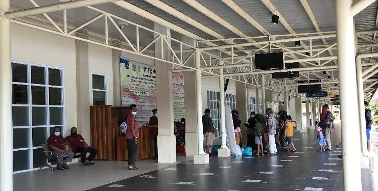 FOTO : DIAN TARESA/MATA KALTENG - Suasana penumpang di Bandara H Asan Sampit.