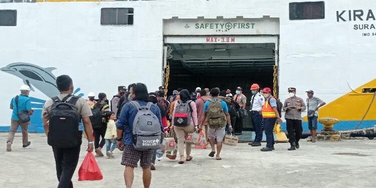 FOTO : DOK/MATAKALTENG - Ratusan warga mulai mudik ke Jawa. 