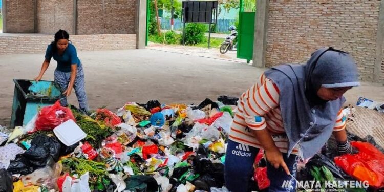 FOTO : IST/MATA KALTENG - Tumpukan sampah di salah satu depo.