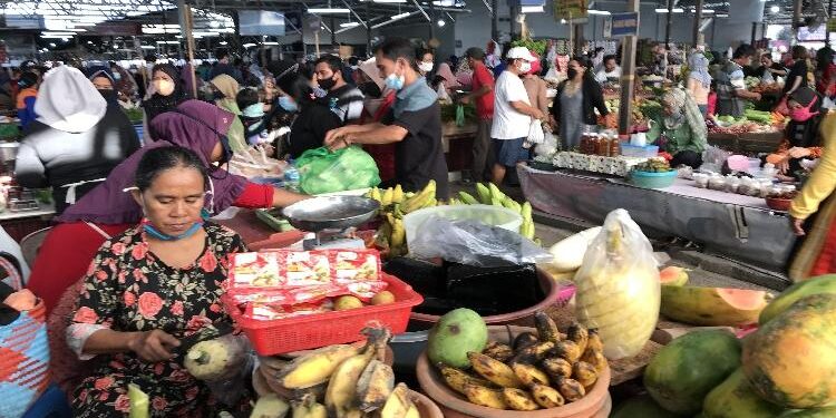 FOTO : DIAN TARESA/MATA KALTENG - Suasana salah satu pasar di Kota Sampit.
