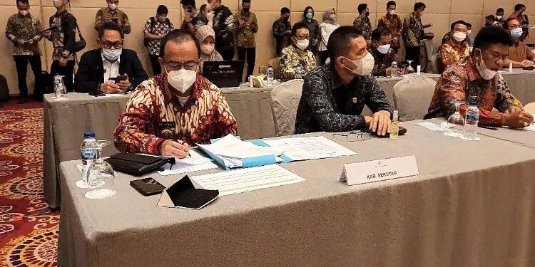 FOTO: IST/MATA KALTENG: Wakil Ketua II DPRD Seruyan, M. Aswin (dua dari kiri) saat menghadiri rakor teknis pengembangan listrik Provinsi Kalteng di Jakarta, Kamis 14 April 2022.