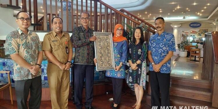 FOTO: IST/MATAKALTENG - Penandatanganan kerjasama antara Pemerintah Provinsi Kalimantan Tengah bersama dengan Pemerintah Provinsi Bali, beberapa waktu lalu.