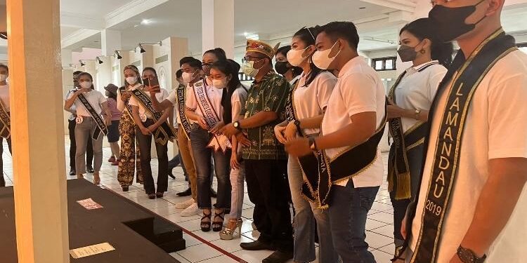 FOTO: IST/MATAKALTENG - Finalis Jagau & Bawi Nyai Pariwisata Kalimantan Tengah (Kalteng) 2022 melakukan kunjungan ke Museum Balanga Palangka Raya.