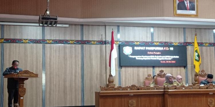 FOTO : DEVIANA/MATAKALTENG - Fraksi Partai Demokrasi Indonesia Perjuangan (PDIP) Dewan Perwakilan Rakyat Daerah (DPRD) Kotim saat menyampaikan pendapat, Senin 30 Mei 2022.