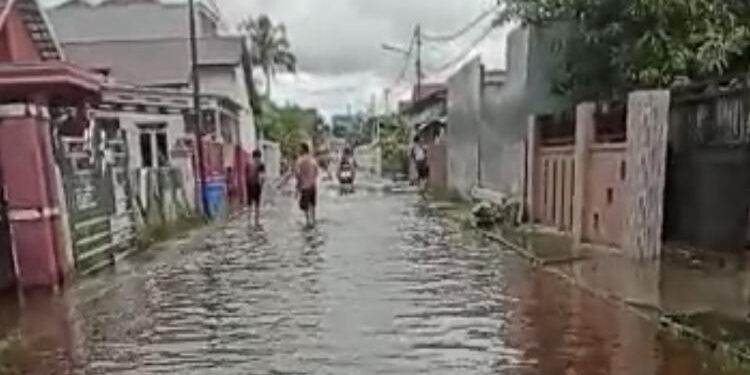 FOTO : IST/MATA KALTENG - Banjir yang menggenangi pemukiman warga di Kota Sampit.