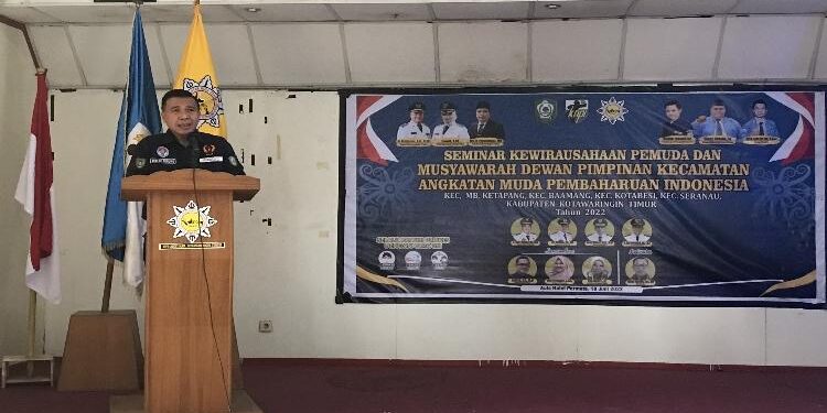FOTO : DIAN TARESA/MATA KALTENG - Kepala Dinas Pemuda dan Olahraga Kotim, Wim RK Benung saat menghadiri pembukaan seminar kewirausahaan, Sabtu 18 Juni 2022.