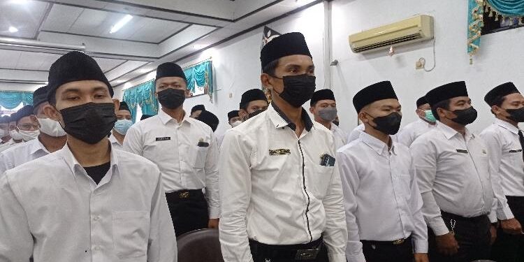 FOTO : DOK/MATAKALTENG - Sejumlah pejabat fungsional saat dilantik oleh Bupati Kotim Halikinnor. 