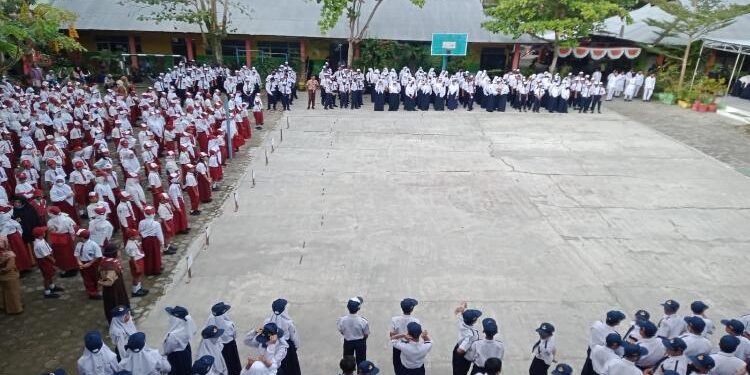 FOTO : SMPN 2 Sampit/MATA KALTENG - Suasana bari pertama masuk sekolah di SMPN 2 Sampit.
