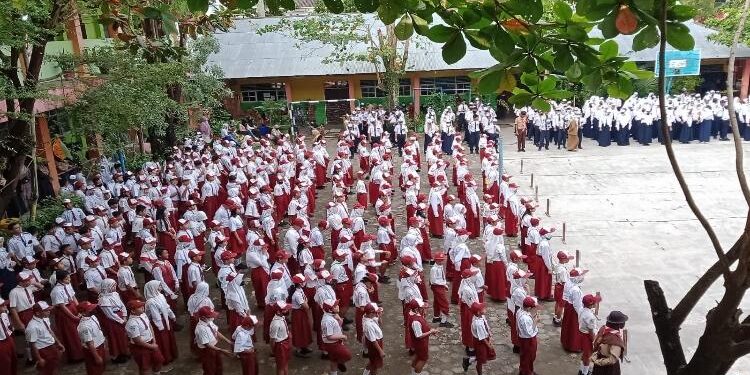FOTO : Warga/MATA KALTENG - Pelaksanaan MPLS di salah satu sekolah di Kotim.