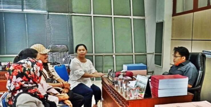 Wakil Ketua Komisi III DPRD Kalteng Siswadi, saat menerima kunjungan FGBP Kalteng di gedung dewan.