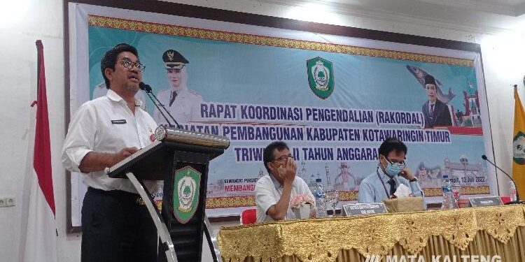 FOTO : DEVIANA/MATAKALTENG - Kepala Bappenda Kotim Ramadhansyah saat menyampaikan PAD Kotim di Rakordal Pembangunan Tahun Anggaran 2022, Rabu 13 Juli 2022.