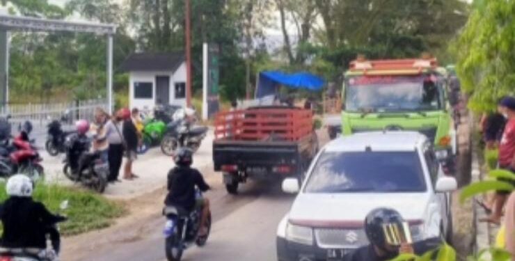 FOTO : Dok/MATA KALTENG - Truk yang melintas di dalam Kota Sampit.