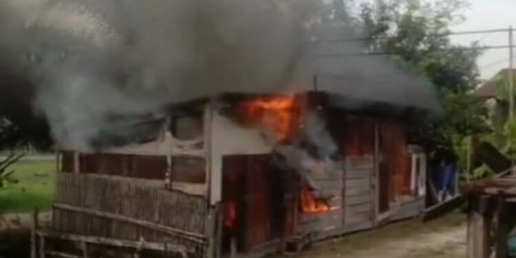 FOTO : IST/MATA KALTENG - Kebakaran di Jalan HM Arsyad Km 4,5 Sampit