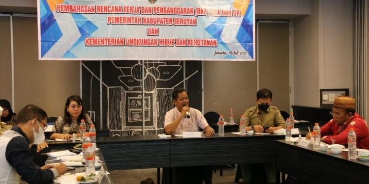 FOTO: IST/MATA KALTENG: Sekda Seruyan, Djainu'ddin Noor (tengah depan) saat memberikan sambutan dalam agenda pembahasan RKP sisa DBH DR di Jakarta, Senin 18 Juli 2022.