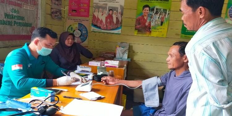 FOTO : Dinkes Kotim/MATA KALTENG - Pelayanan kesehatan gratis di Desa Tumbang Payang.