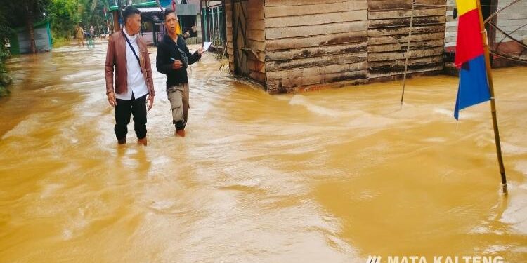 FOTO : AKH/MATAKALTENG - Banjir di Kecamatan Balai Riam akibat luapan Sungai Mapam.