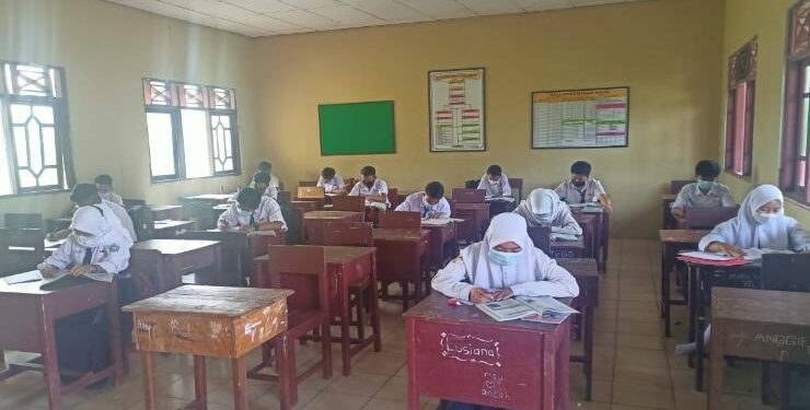 FOTO : Dok/DIAN MATA KALTENG - Suasana belajar mengajar di salah satu sekolah di Kotim.