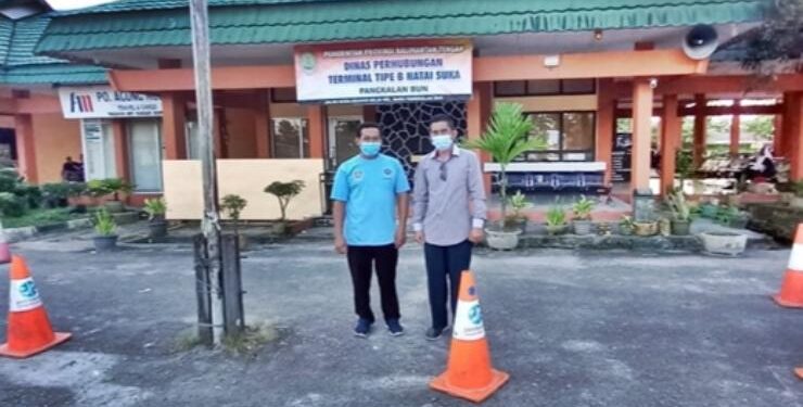 FOTO : IST/MATAKALTENG - Anggota DPRD Kalteng dari Dapil III H Jubair Arifin, saat meninjau langsung kondisi terminal Natai Suka, Pangkalan Bun, Kabupaten Kotawaringin Barat (Kobar) disela-sela reses, pekan lalu.