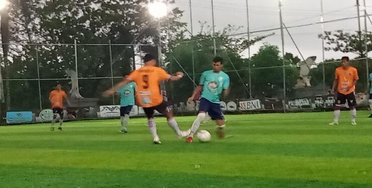 FOTO : AGUS/MATAKALTENG - Laga final antara Tim SHMG Lamongan melawan RSD Murjani Sampit pada Minggu 28 Agustus 2022 sore di Wengga Mini Soccer