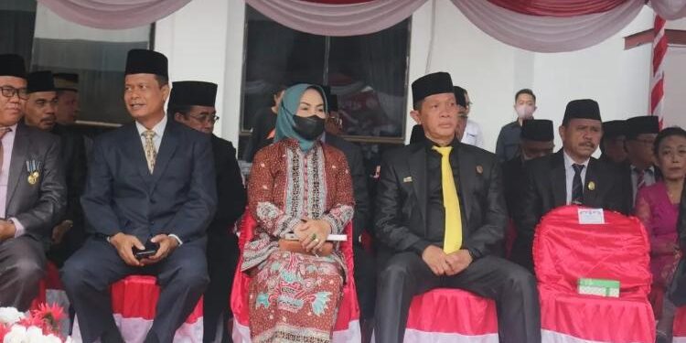 FOTO: IST/MATA KALTENG: Wakil Ketua I DPRD Seruyan, Bambang Yantoko (kanan) saat menghadiri kegiatan di aula Kantor Bupati Seruyan beberapa waktu lalu.