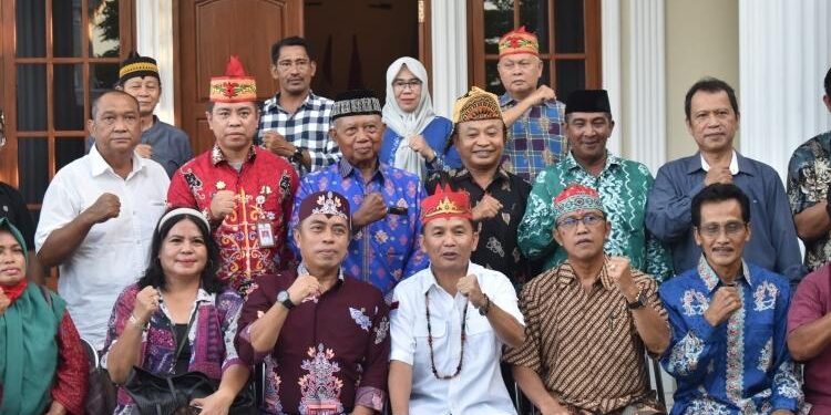 FOTO: HUMAS DAD/MATAKALTENG - Pertemuan bersama Dewan Adat Dayak (DAD), FKUB Kalteng dan FPK Kalteng dengan tujuan menjalin silaturahmi. 
