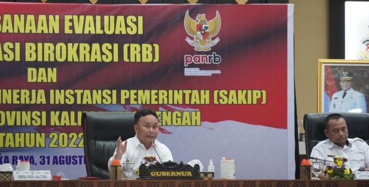 FOTO : IST/MATAKALTENG -  Gubernur Kalimantan Tengah Sugianto Sabran mengikuti jalannya evaluasi Sistem Akuntabilitas Kinerja Instansi Pemerintah (SAKIP) dan Reformasi Birokrasi (RB) yang digelar oleh Kementerian PAN/RB.