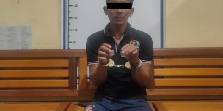 FOTO: IST/MATA KALTENG: Seorang pria I (34) warga Desa Rungau.Raya, Kecamatan Danau Seluluk yang diamankan oleh Polres Seruyan diduga melakukan tindak pidana penyalahgunaan narkotika