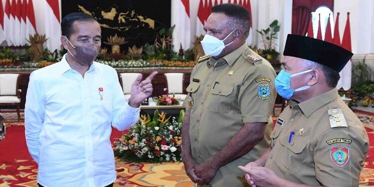 FOTO: IST/MATAKALTENG - Gubernur Kalteng, H Sugianto Sabran saat berkoordinasi dengan Presiden Joko Widodo usai pemberian arahan presiden di Istana Negara.