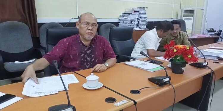 FOTO: IST/MATA KALTENG: Anggota DPRD Seruyan, Argiansyah (kiri) saat menghadiri rapat di Kantor DPRD Seruyan baru-baru ini.