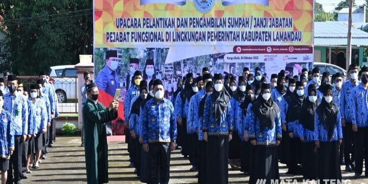 FOTO : BINTANG/MATAKALTENG - Ratusan pejabat fungsional di lingkup Pemkab Lamandau resmi dilantik, Selasa 4 Oktober 2022.