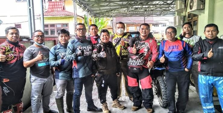 FOTO : DOK HNR Trail/MATA KALTENG - Anggota HNR Trail Sampit usai merencanakan kegiatan bakti sosial untuk membantu korban banjir di Kecamatan Kota Besi, Kabupaten Kotim.