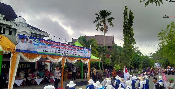 FOTO : AGUS/MATA KALTENG - Ribuan Masyarakat Kotim ikut memeriahkan pawai memperingati Maulid Nabi Muhammad SAW 1444 H pada Sabtu, 8 Oktober 2022.