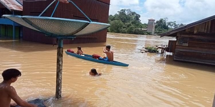 FOTO : DPRD/MATA KALTENG - Banjir yang terjadi di wilayah Telaga Antang.