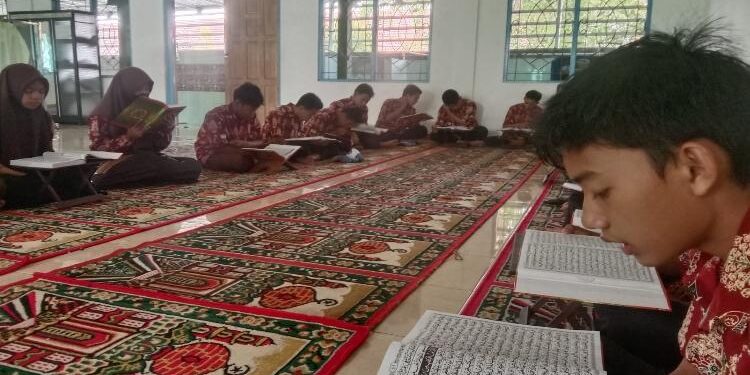 FOTO: SMAN 3 Sampit/MATA KALTENG - Pembelajaran Agama Islam dan Budi Pekerti di SMAN 3 Sampit.